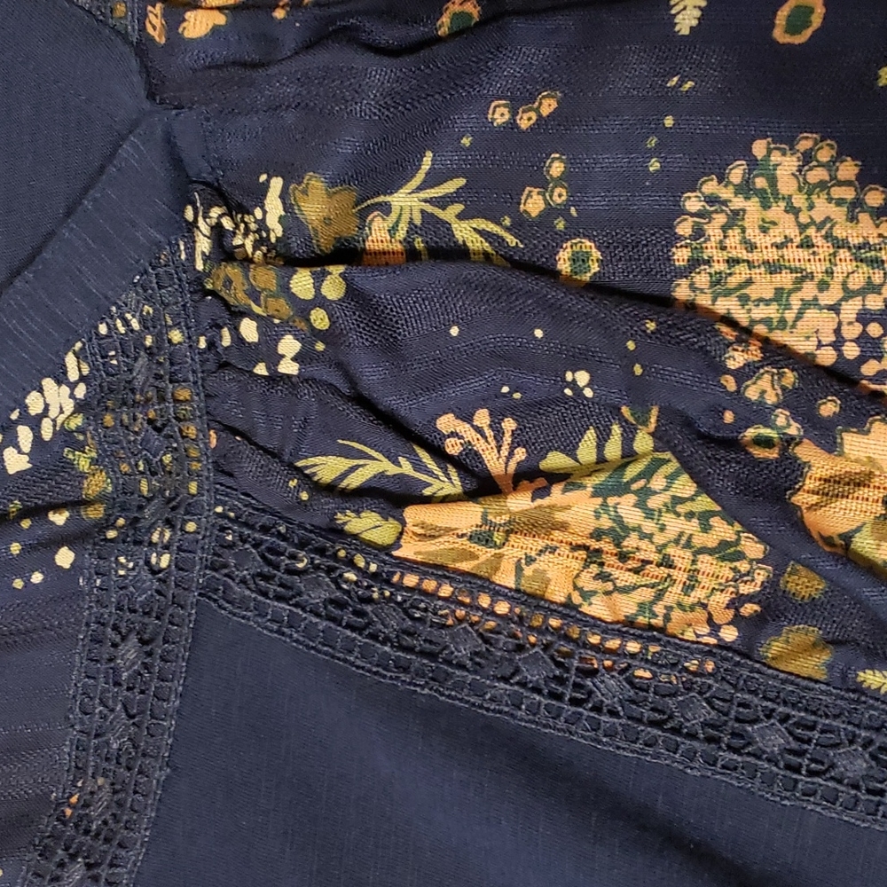 Blouse - Picture 3 of 4